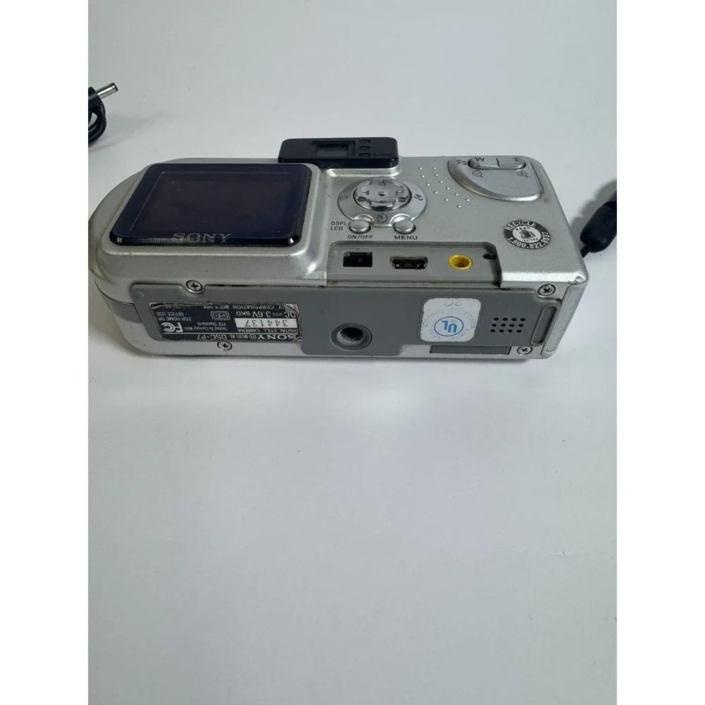Sony Cyber-shot DSC-P7 3.2MP Digital Camera Silver Battery Charger Memory Stick